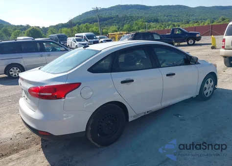 2017 Ford Focus S z USA, uszkodzony, nr VIN 1FADP3E22HL242670